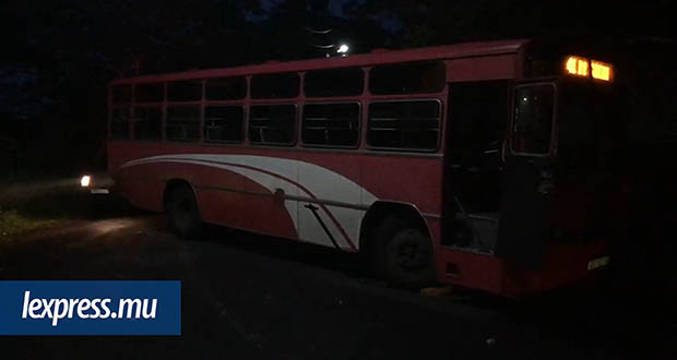 Accident à Vallée-des-Prêtres : un bus finit sa course dans un canal