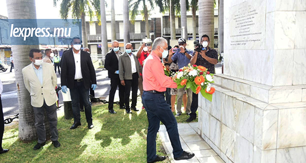 1er-Mai: dépôts de gerbes express pour le Premier ministre