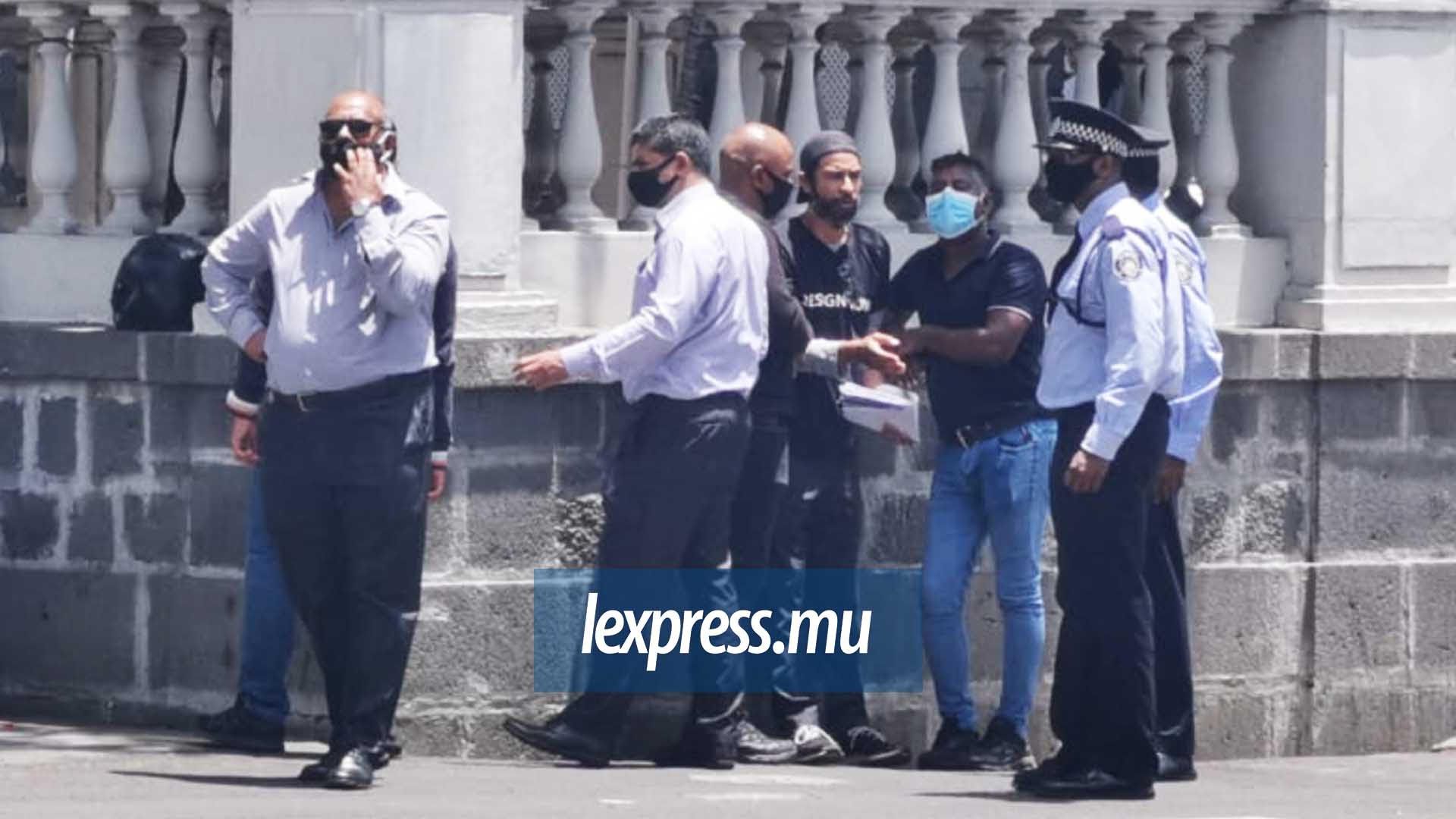 Manifestation devant le parlement: l'activiste Ivan Bibi interpellé par la police 