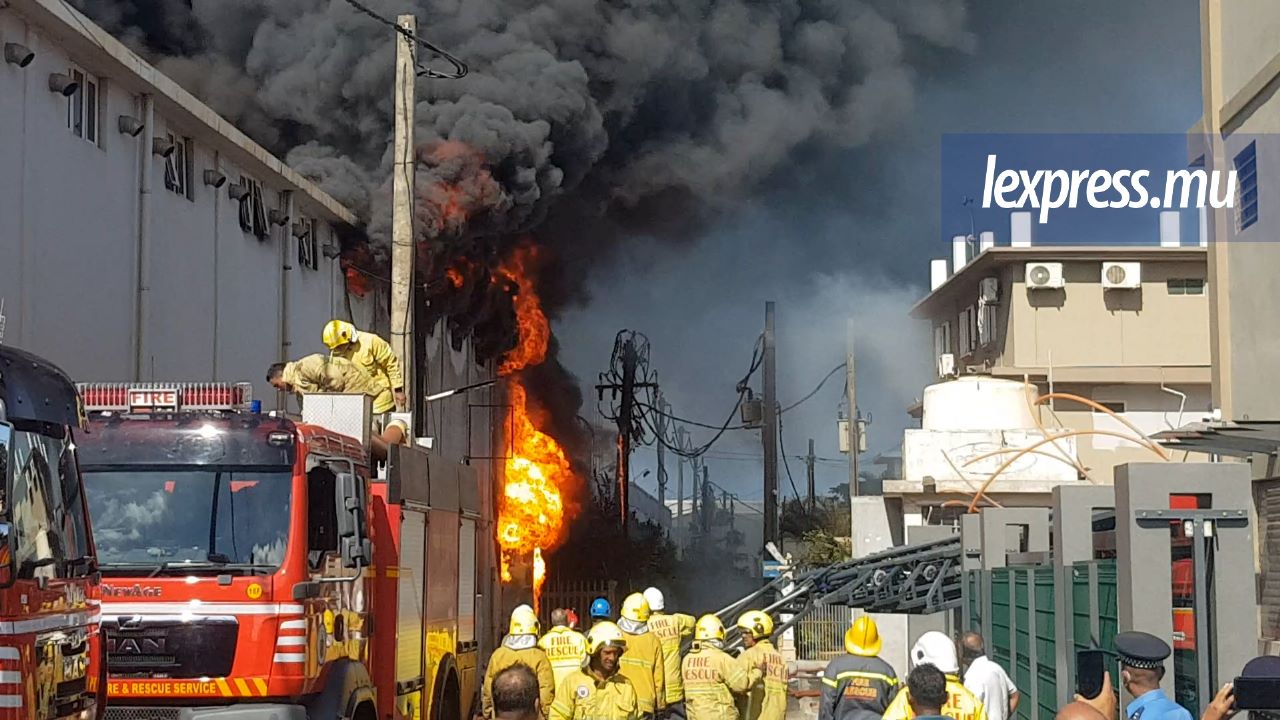 Riche-Terre: violent incendie dans les locaux de Polytol Paints