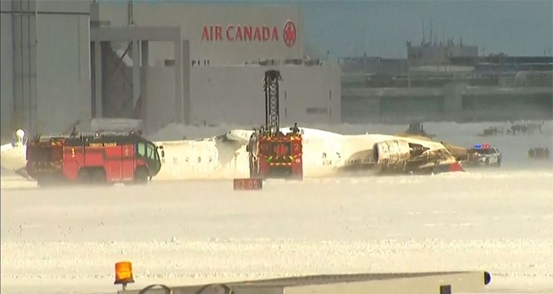 Les images de l’appareil qui s’est retrouvé le toit sur le tarmac