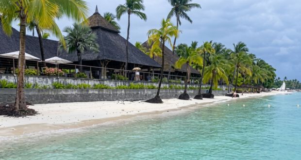 Intervention en cours sur la plage de Trou-aux-Biches