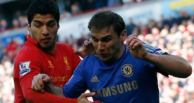 Suarez s'excuse après avoir mordu Ivanovic