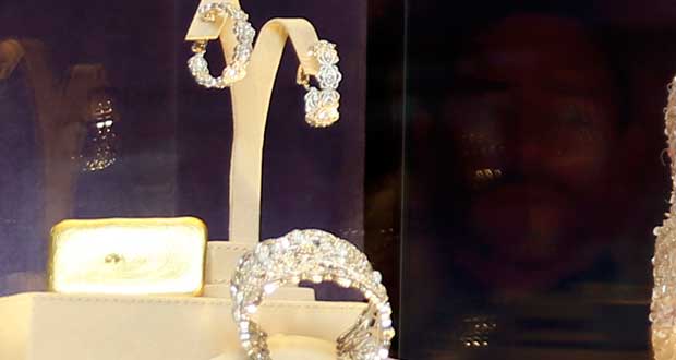 Un million de dollars de bijoux dérobés à Cannes