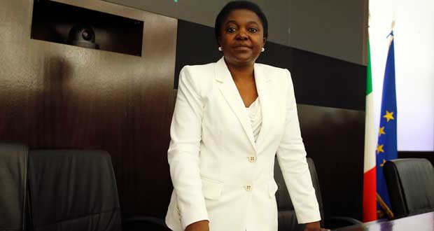 La ministre italienne Cécile Kyengé se dit "fière d'être noire"