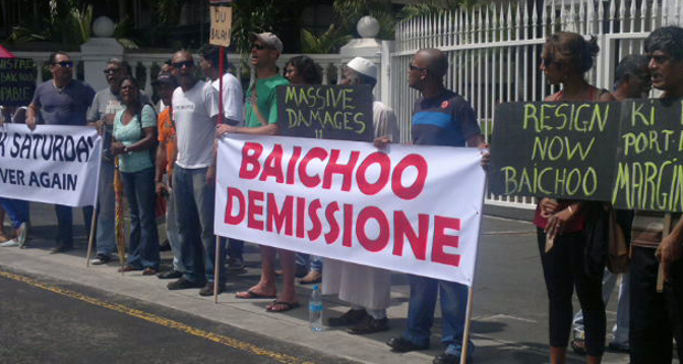 Port-Louis: des manifestants réclament la démission immédiate d’Anil Bachoo