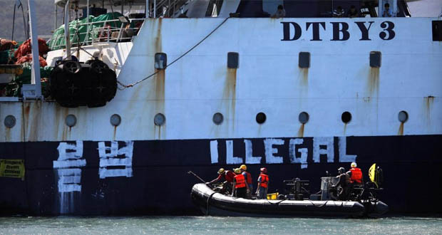 Vidéo: opération de Greenpeace en rade de Port-Louis contre un senneur sud-coréen