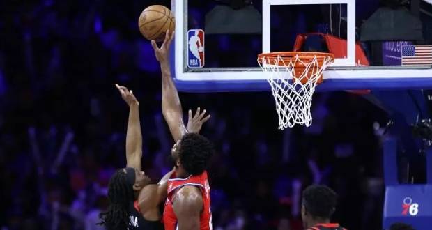 Les Sixers toujours portés par Embiid, les Nuggets dominent les Nets