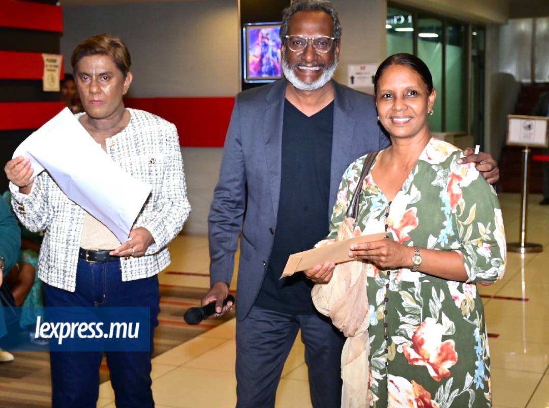 ■ Shenaz Busguth, Business Unit Manager, Nad Sivaramen, directeur des publications de La Sentinelle Ltd et Patricia Caprice.