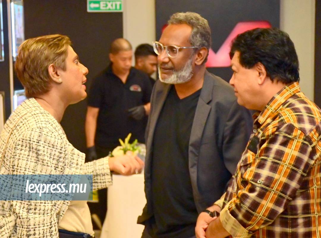 ■ Shenaz Busguth, Nad Sivaramen et Areff Salauroo.