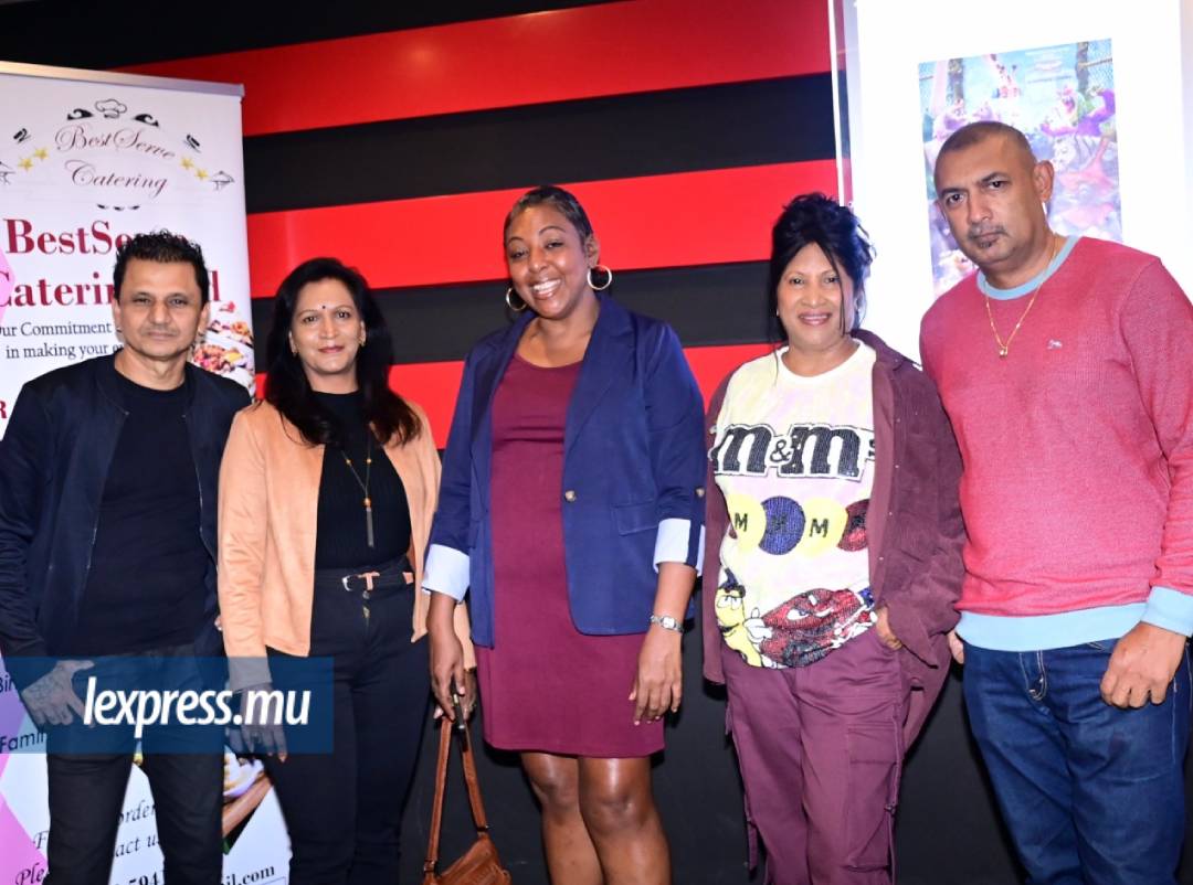 ■ Bunty Beegoo, Priscilla Allagapen, Charlène Koylash, Monica et Stany Maurice.
