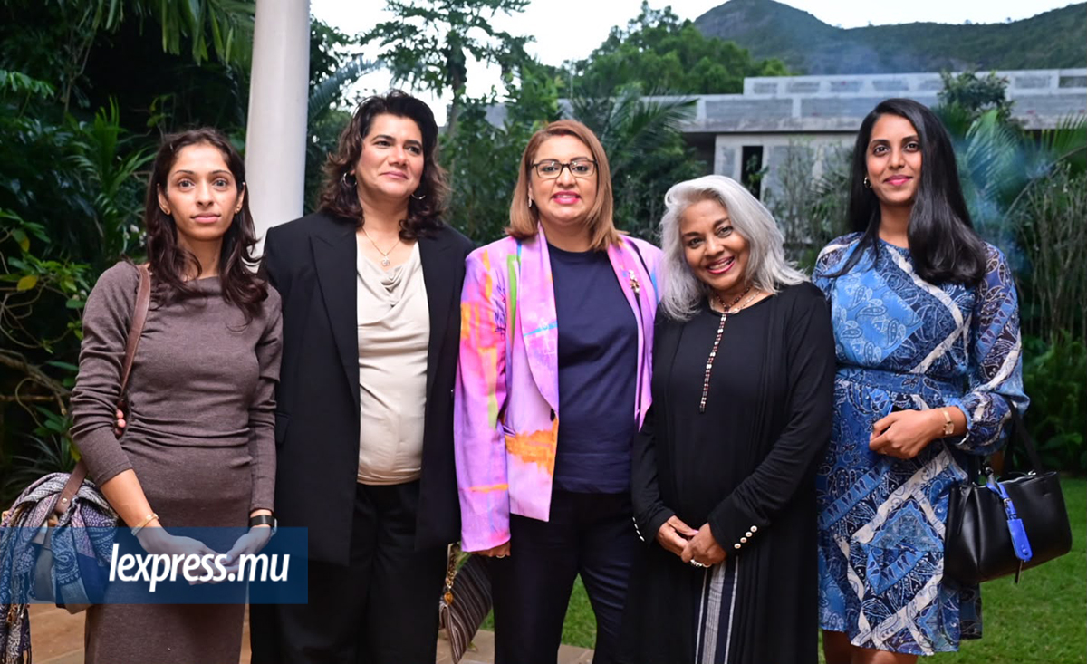 ■ Zeenat Soopun, Manager Compliance Trident Trust, Ragni Gowrisunkur, Head of Custody SBM, Shantal et Jayshree de GIBS University of Pretoria, Yashoda Fezah, GM CASS.