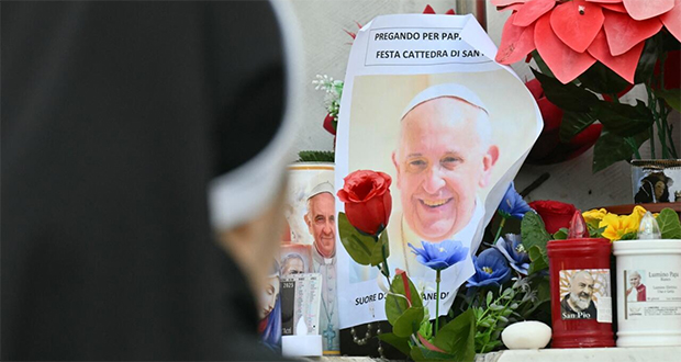 Le pape François toujours dans un état «critique», son pronostic reste «réservé»