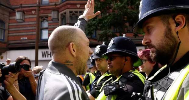 Nouvelles manifestations sous surveillance après les émeutes de Sunderland