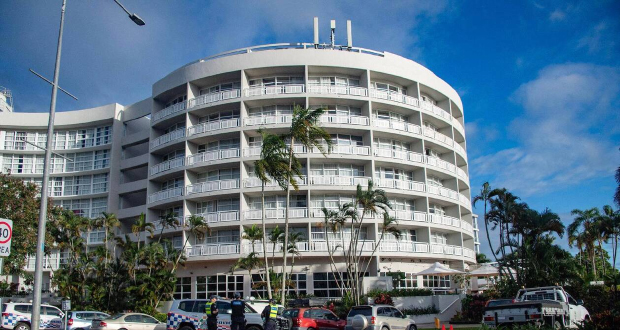 Un hélicoptère s'écrase sur le toit d'un hôtel, son pilote tué