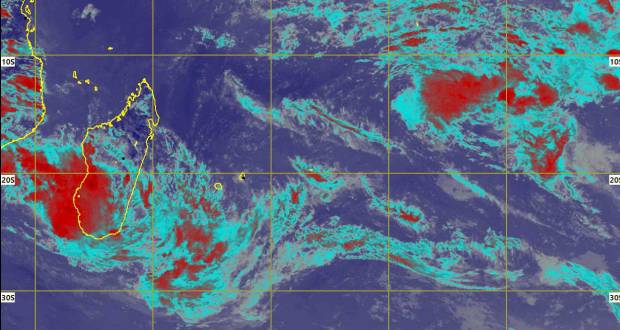 La perturbation tropicale au sud-est de Diego Garcia pourrait se renforcer en dépression nommée cette semaine