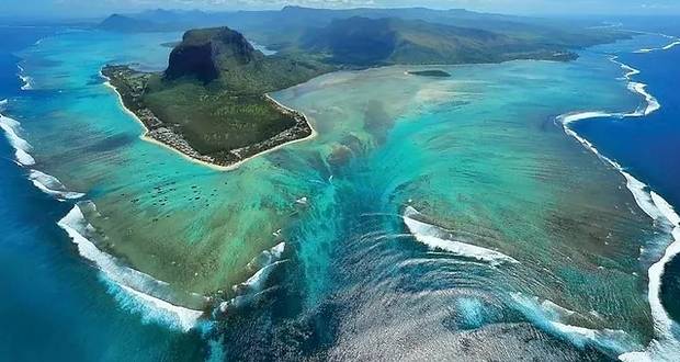 «Mauritius» prononcé par les étrangers: lalang fer rozet