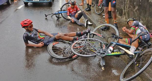 Trois coureurs du Faucon Flacq SC blessés après avoir été heurtés par une voiture