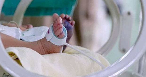 Elle sauve un bébé «jeté» dans les toilettes : Hemawtee, une bonne de 55 ans, devenue héroïne