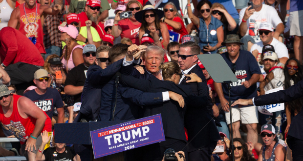 Trump dit avoir été blessé par une balle qui lui a «transpercé» le haut de l'oreille