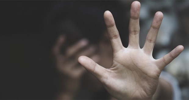 Une jeune femme récupérée par la police après le signalement de son père