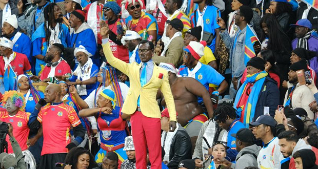 La statue vivante de Lumumba devenue icône des tribunes congolaises