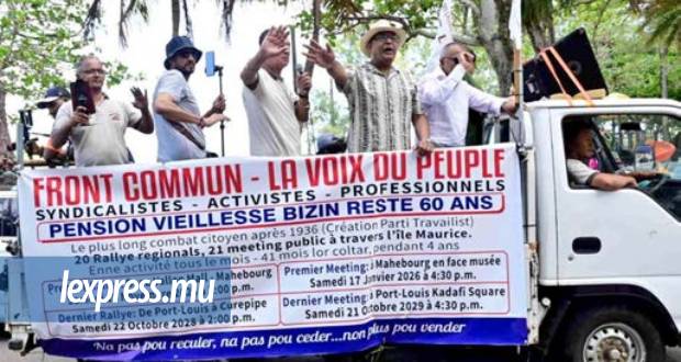 Pension à 60 ans : un cortège déterminé fait vibrer Mahébourg