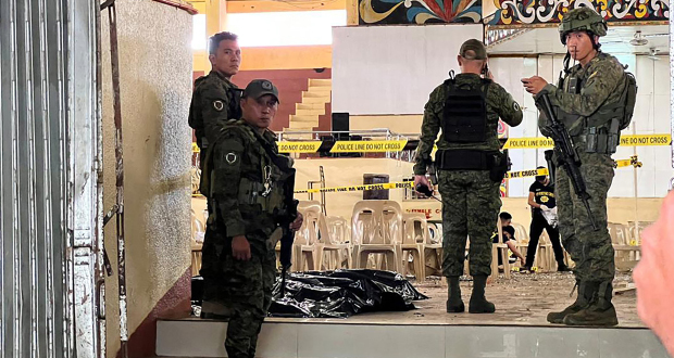 Au moins trois morts dans un attentat à la bombe lors d'une messe catholique