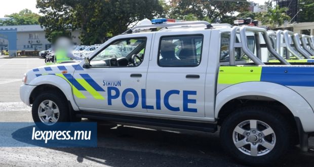 Deux officiers interrogés, leur domicile perquisitionné